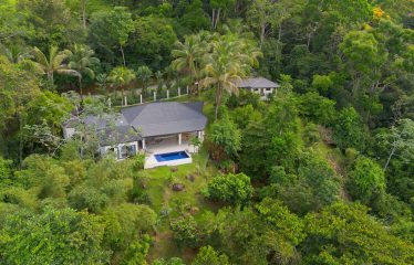 PROPERTY WITH A TWO BEDROOMS AND OCEAN VIEWS AND GUEST HOUSE, IN PLAYA HERMOSA – 6.45 ACRES