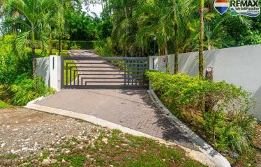 LUXURY PROPERTY WITH SPECTACULAR PANORAMIC OCEAN VIEWS WITH THREE BEDROOMS, IN PIÑUELA – 1.31 ACRES