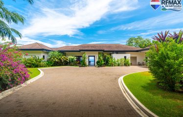 LUXURY PROPERTY WITH SPECTACULAR PANORAMIC OCEAN VIEWS WITH THREE BEDROOMS, IN PIÑUELA – 1.31 ACRES