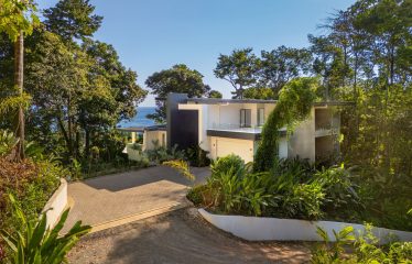 CASA COLIBRI LUXURY PROPERTY WITH FOUR BEDROOMS AND PANORAMIC OCEAN VIEWS, IN PLAYA HERMOSA – 10 ACRES