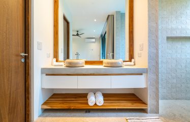 CASA COLIBRI LUXURY PROPERTY WITH FOUR BEDROOMS AND PANORAMIC OCEAN VIEWS, IN PLAYA HERMOSA – 10 ACRES
