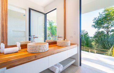 CASA COLIBRI LUXURY PROPERTY WITH FOUR BEDROOMS AND PANORAMIC OCEAN VIEWS, IN PLAYA HERMOSA – 10 ACRES