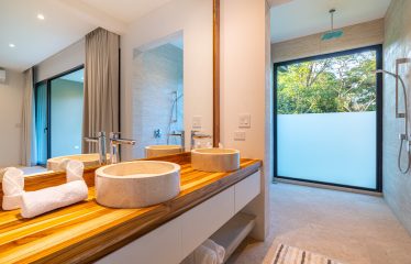 CASA COLIBRI LUXURY PROPERTY WITH FOUR BEDROOMS AND PANORAMIC OCEAN VIEWS, IN PLAYA HERMOSA – 10 ACRES
