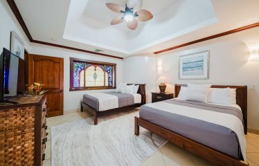 CONDOMINIUM  UNID TWO WITH THREE BEDROOMS AND OCEAN VIEWS, IN MANUEL ANTONIO – 0.06 ACRES