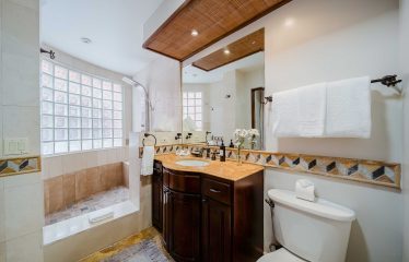 CONDOMINIUM  UNID TWO WITH THREE BEDROOMS AND OCEAN VIEWS, IN MANUEL ANTONIO – 0.06 ACRES