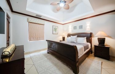 CONDOMINIUM  UNID TWO WITH THREE BEDROOMS AND OCEAN VIEWS, IN MANUEL ANTONIO – 0.06 ACRES