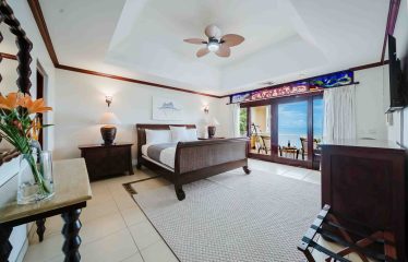 CONDOMINIUM  UNID TWO WITH THREE BEDROOMS AND OCEAN VIEWS, IN MANUEL ANTONIO – 0.06 ACRES