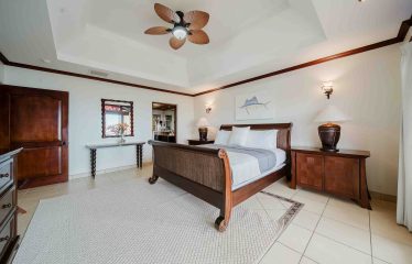 CONDOMINIUM  UNID TWO WITH THREE BEDROOMS AND OCEAN VIEWS, IN MANUEL ANTONIO – 0.06 ACRES