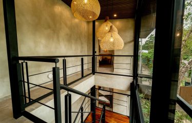 PROPERTY WITH EIGHT BEDROOMS AND POOL, NEAR TO THE BEACH, IN MANUEL ANTONIO – 0.42 ACRES