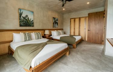 PROPERTY WITH EIGHT BEDROOMS AND POOL, NEAR TO THE BEACH, IN MANUEL ANTONIO – 0.42 ACRES