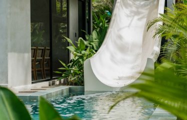 PROPERTY WITH EIGHT BEDROOMS AND POOL, NEAR TO THE BEACH, IN MANUEL ANTONIO – 0.42 ACRES