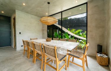 PROPERTY WITH EIGHT BEDROOMS AND POOL, NEAR TO THE BEACH, IN MANUEL ANTONIO – 0.42 ACRES