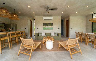 PROPERTY WITH EIGHT BEDROOMS AND POOL, NEAR TO THE BEACH, IN MANUEL ANTONIO – 0.42 ACRES