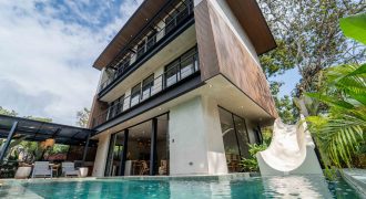 PROPERTY WITH EIGHT BEDROOMS AND POOL, NEAR TO THE BEACH, IN MANUEL ANTONIO – 0.42 ACRES