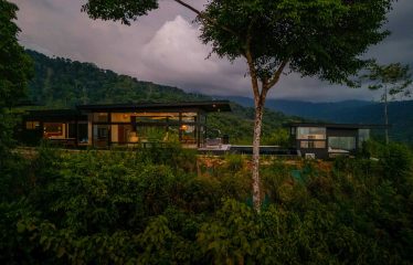 LUXURY CONTEMPORARY RESIDENCE WITH PANORAMIC OCEAN VIEWS MANUEL ANTONIO – 1.10 ACRES
