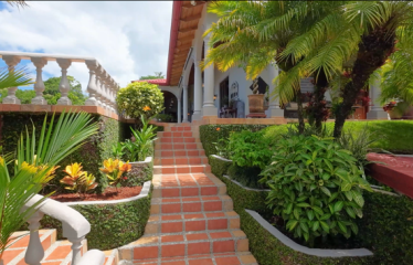 PROPERTY WITH THREE BEDROOMS AND FRONT OCEAN VIEWS, IN OJOCHAL – 0.63 ACRES