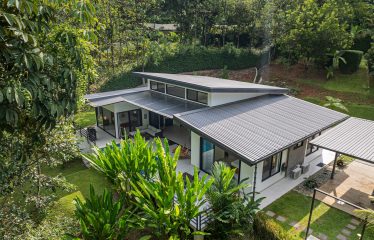 CASA BALLENA PERL PROPERTY WITH THREE BEDROOMS NEAR TO THE TOWN, IN PLAYA HERMOSA – 0.75 ACRES
