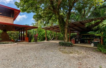 PROPERTY WITH FOUR BEDROOMS AND PARTIAL OCEAN VIEWS, IN JARDINES DEL MORETE UVITA – 2.2 ACRES