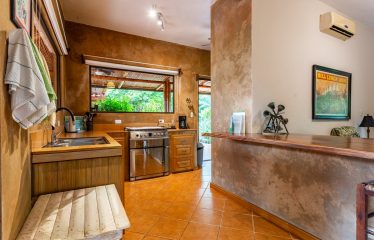 PROPERTY WITH FOUR BEDROOMS AND PARTIAL OCEAN VIEWS, IN JARDINES DEL MORETE UVITA – 2.2 ACRES