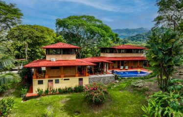 PROPERTY WITH FOUR BEDROOMS AND PARTIAL OCEAN VIEWS, IN JARDINES DEL MORETE UVITA – 2.2 ACRES