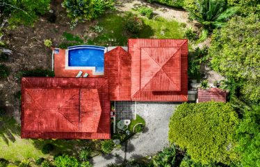 PROPERTY WITH FOUR BEDROOMS AND PARTIAL OCEAN VIEWS, IN JARDINES DEL MORETE UVITA – 2.2 ACRES