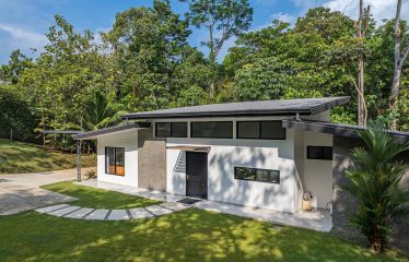 CASA BALLENA PERL PROPERTY WITH THREE BEDROOMS NEAR TO THE TOWN, IN PLAYA HERMOSA – 0.75 ACRES