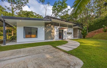 CASA BALLENA PERL PROPERTY WITH THREE BEDROOMS NEAR TO THE TOWN, IN PLAYA HERMOSA – 0.75 ACRES