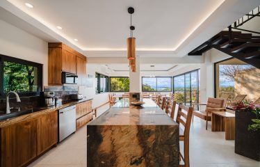 LUXURY PROPERTY WITH EIGHT BEDROOMS NEAR TO THE QUEPOS CENTER – 0.45 ACRES