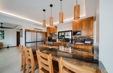 LUXURY PROPERTY WITH EIGHT BEDROOMS NEAR TO THE QUEPOS CENTER – 0.45 ACRES