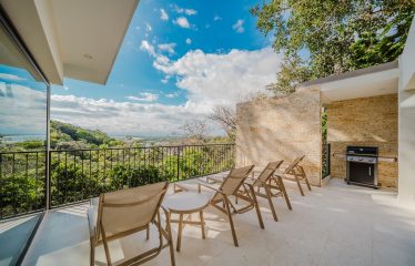 LUXURY PROPERTY WITH EIGHT BEDROOMS NEAR TO THE QUEPOS CENTER – 0.45 ACRES