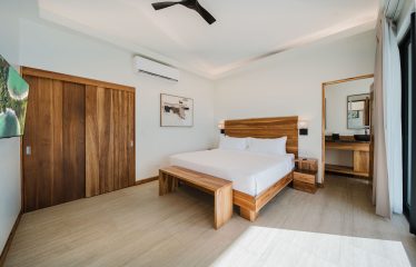 LUXURY PROPERTY WITH EIGHT BEDROOMS NEAR TO THE QUEPOS CENTER – 0.45 ACRES