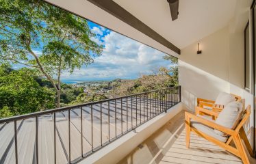 LUXURY PROPERTY WITH EIGHT BEDROOMS NEAR TO THE QUEPOS CENTER – 0.45 ACRES
