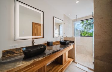 LUXURY PROPERTY WITH EIGHT BEDROOMS NEAR TO THE QUEPOS CENTER – 0.45 ACRES