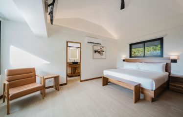LUXURY PROPERTY WITH EIGHT BEDROOMS NEAR TO THE QUEPOS CENTER – 0.45 ACRES