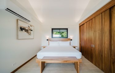 LUXURY PROPERTY WITH EIGHT BEDROOMS NEAR TO THE QUEPOS CENTER – 0.45 ACRES