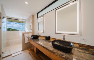 LUXURY PROPERTY WITH EIGHT BEDROOMS NEAR TO THE QUEPOS CENTER – 0.45 ACRES