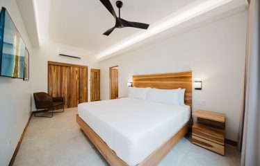LUXURY PROPERTY WITH EIGHT BEDROOMS NEAR TO THE QUEPOS CENTER – 0.45 ACRES
