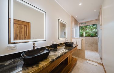 LUXURY PROPERTY WITH EIGHT BEDROOMS NEAR TO THE QUEPOS CENTER – 0.45 ACRES