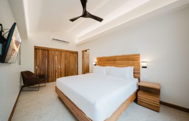 LUXURY PROPERTY WITH EIGHT BEDROOMS NEAR TO THE QUEPOS CENTER – 0.45 ACRES