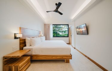 LUXURY PROPERTY WITH EIGHT BEDROOMS NEAR TO THE QUEPOS CENTER – 0.45 ACRES