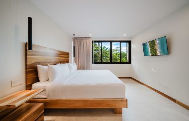 LUXURY PROPERTY WITH EIGHT BEDROOMS NEAR TO THE QUEPOS CENTER – 0.45 ACRES