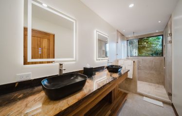 LUXURY PROPERTY WITH EIGHT BEDROOMS NEAR TO THE QUEPOS CENTER – 0.45 ACRES