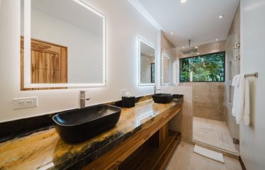 LUXURY PROPERTY WITH EIGHT BEDROOMS NEAR TO THE QUEPOS CENTER – 0.45 ACRES