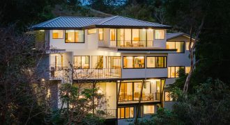 LUXURY PROPERTY WITH EIGHT BEDROOMS NEAR TO THE QUEPOS CENTER – 0.45 ACRES