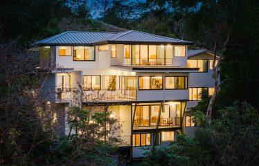 LUXURY PROPERTY WITH EIGHT BEDROOMS NEAR TO THE QUEPOS CENTER – 0.45 ACRES