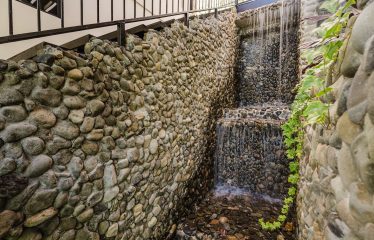 LUXURY PROPERTY WITH EIGHT BEDROOMS NEAR TO THE QUEPOS CENTER – 0.45 ACRES