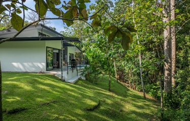 CASA BALLENA PERL PROPERTY WITH THREE BEDROOMS NEAR TO THE TOWN, IN PLAYA HERMOSA – 0.75 ACRES