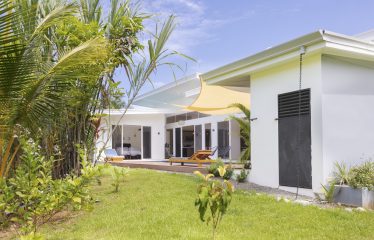 MODERN RESIDENCE WITH COMMERCIAL POTENTIAL STEPS FROM MARINO BALLENA, IN BAHIA BALLENA – 0.31 ACRES