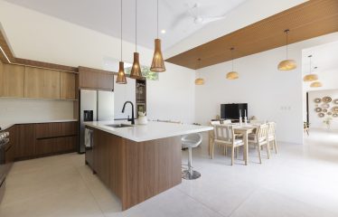 MODERN RESIDENCE WITH COMMERCIAL POTENTIAL STEPS FROM MARINO BALLENA, IN BAHIA BALLENA – 0.31 ACRES