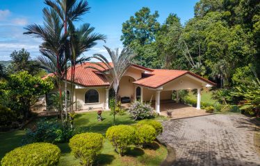CASA ORQUIDEA – LUXURY HOME WITH OCEAN VIEWS IN GATED COMMUNITY